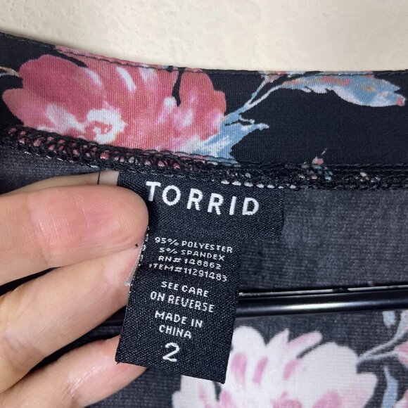 Torrid Womens Deep V Floral Short Sleeve Blouse Size: 2 (2XL) - Picture 3 of 4